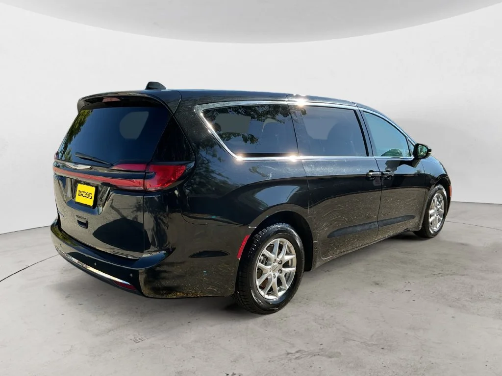 Used 2023 Black Chrysler Touring L image 8