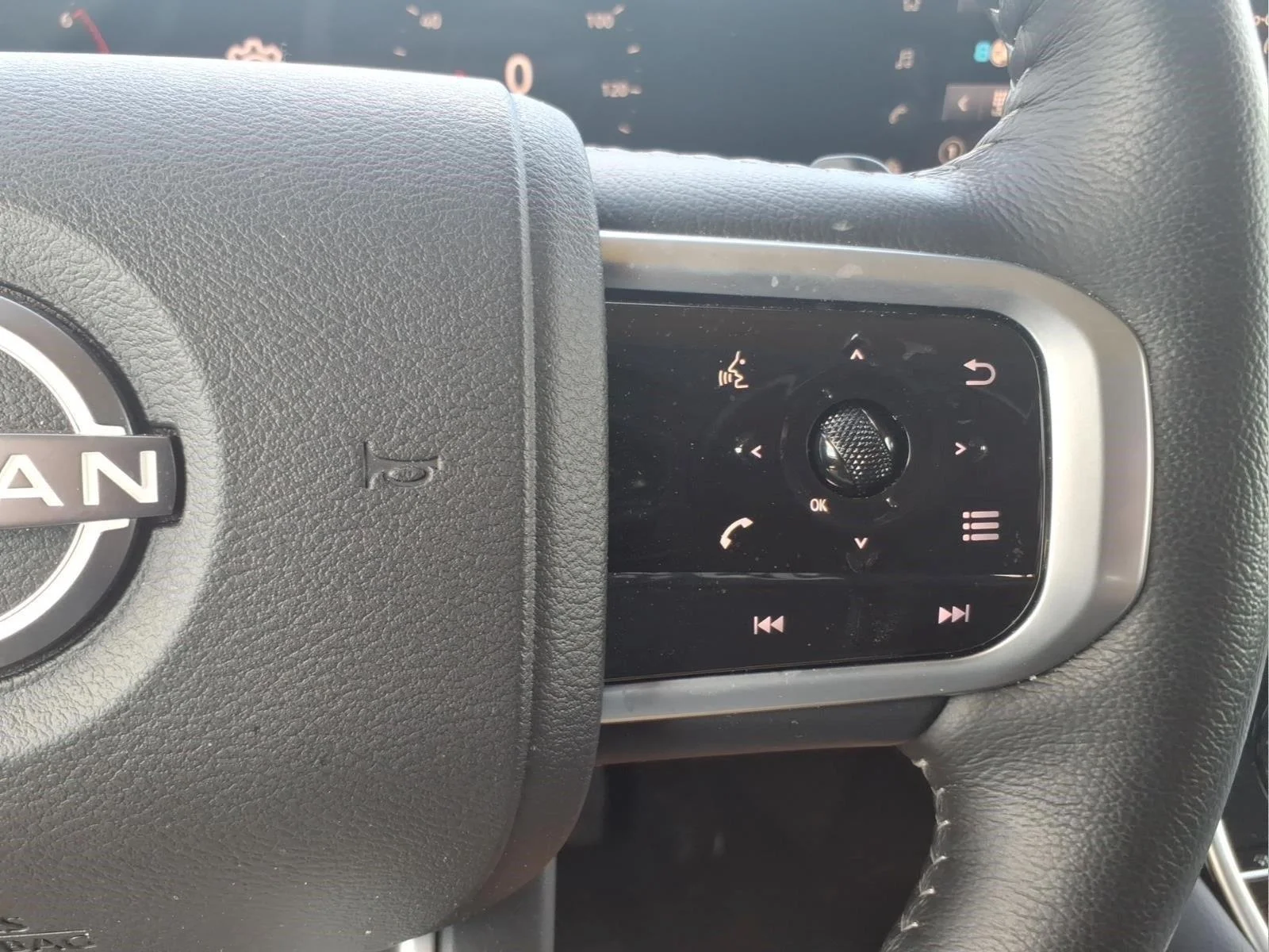 Used 2025 Super Black Nissan SV image 22