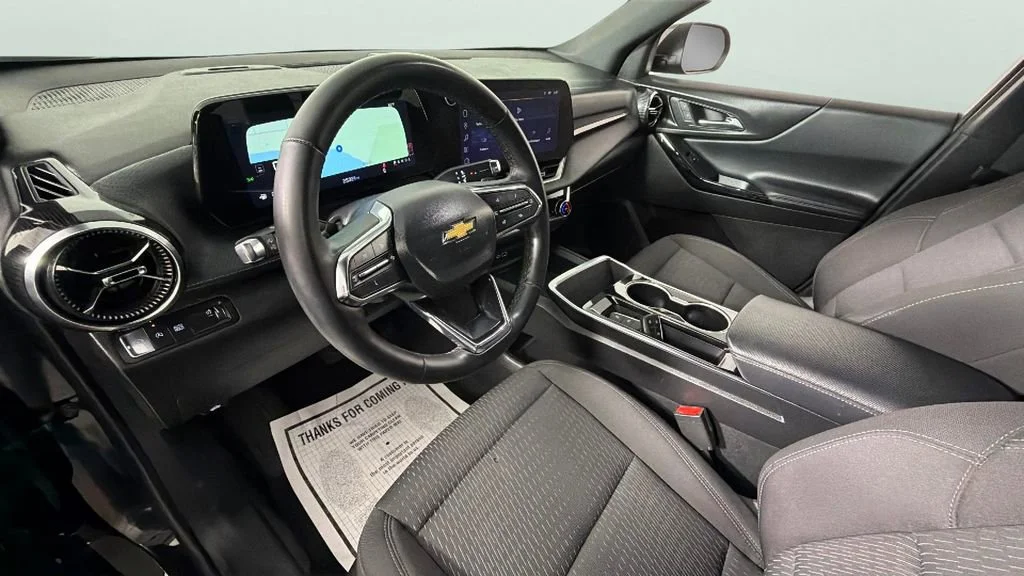 Used 2025 Mosaic Black Metallic Chevrolet LT image 18