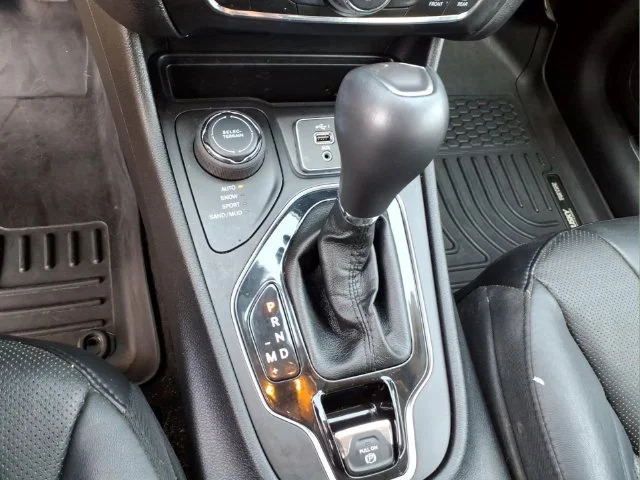 Used 2019 Gray Jeep Limited image 29