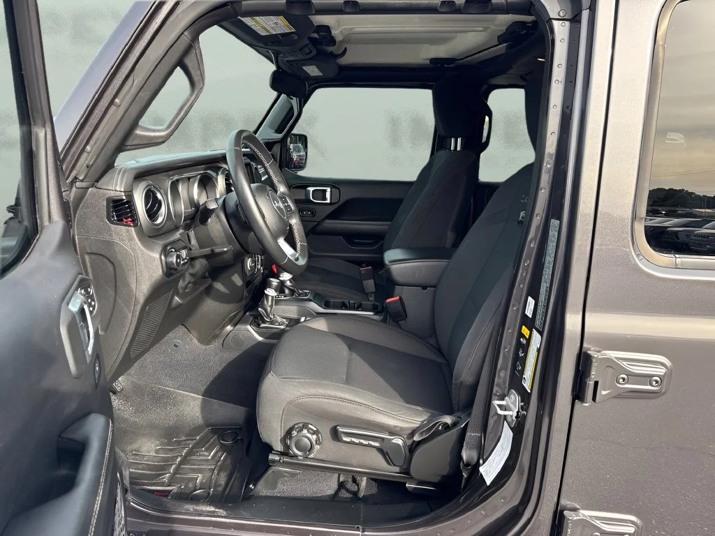 Used 2021 Gray Jeep Unlimited Sahara image 8