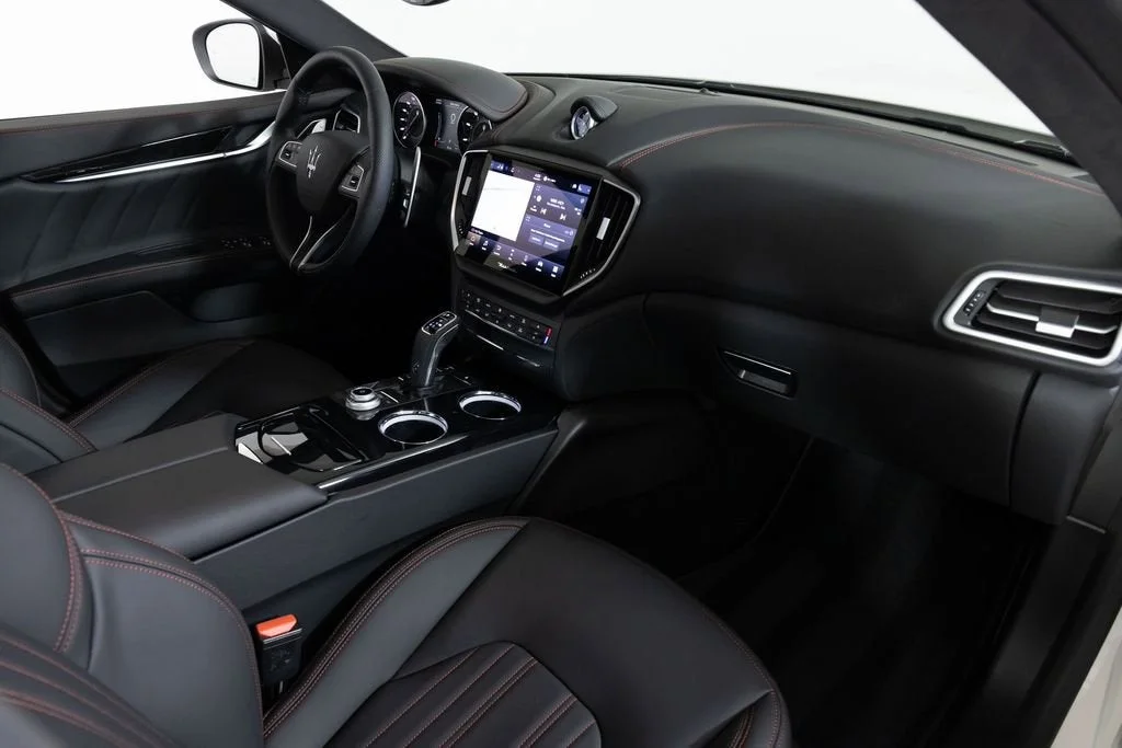 Used 2023 White Maserati Modena image 29