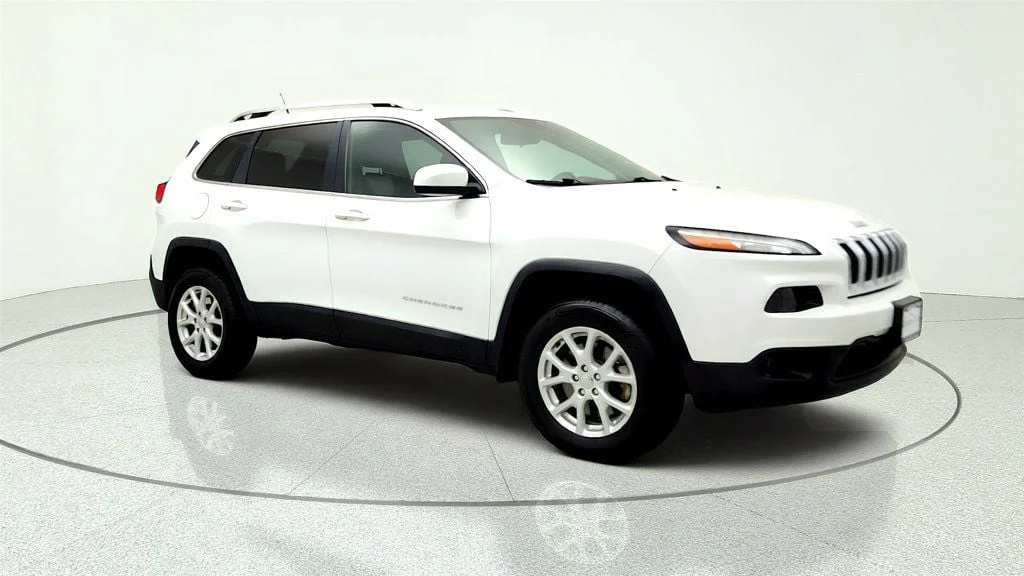Used 2014 Bright White Clearcoat Jeep 4WD 4dr Latitude w/ 8.4