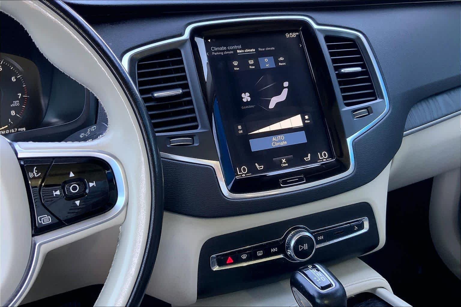 Used 2020 Onyx Black Metallic Volvo Momentum image 8