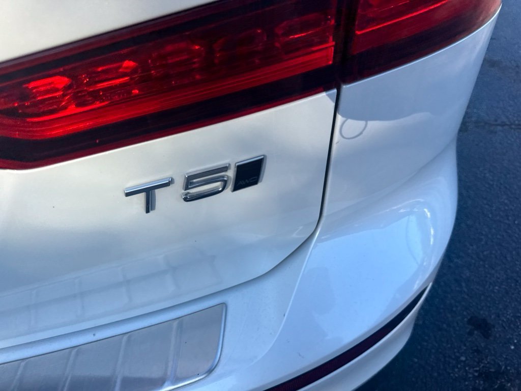 Used 2022 White Volvo T5 image 8