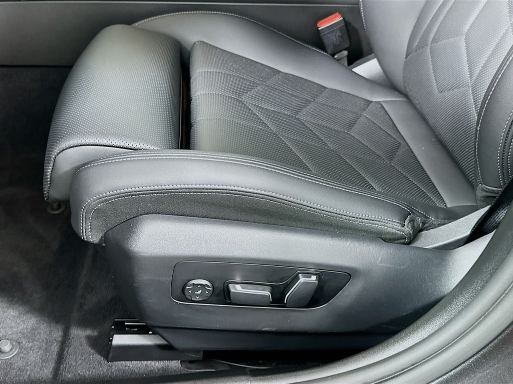 2025 BMW 5 Series 530i - Photo 20