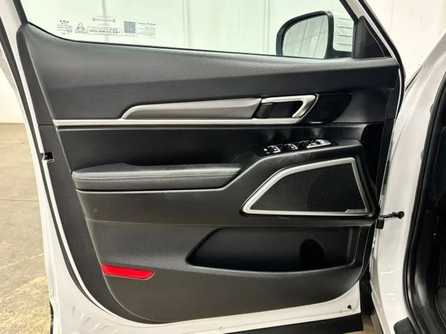 Used 2024 White Kia S image 17