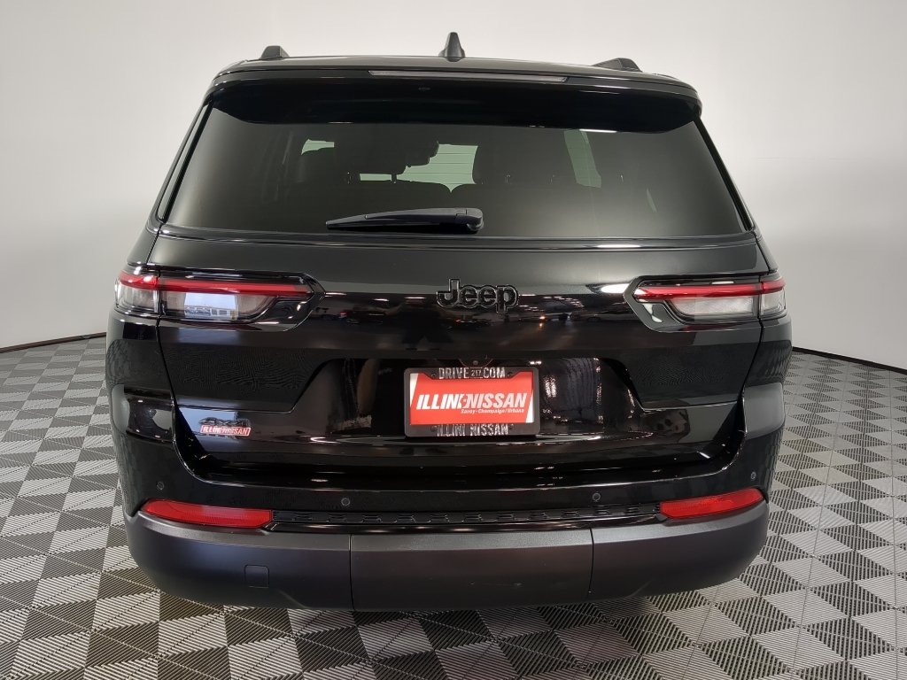 Used 2024 Diamond Black Crystal Pearlcoat Jeep Altitude X image 9