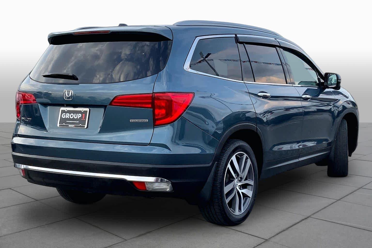 Used 2017 Steel Sapphire Metallic Honda Touring image 12