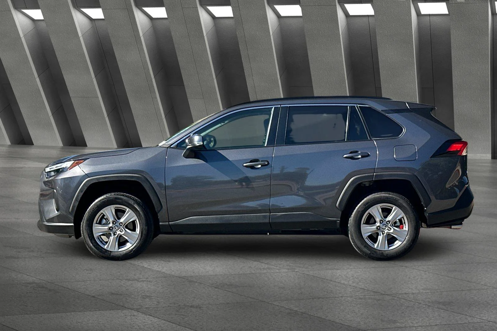 2023 Toyota RAV4 XLE - Photo 10
