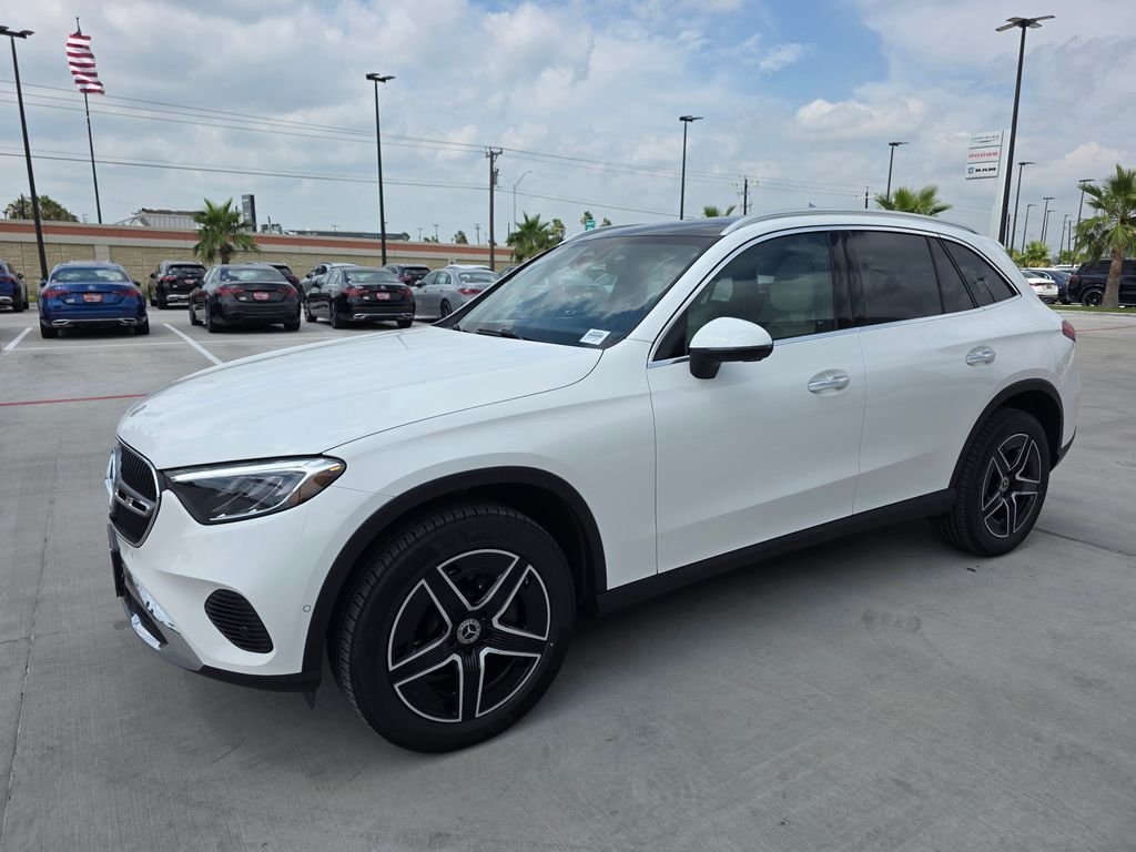 New 2026 Polar White Mercedes-Benz GLC 300 image 4