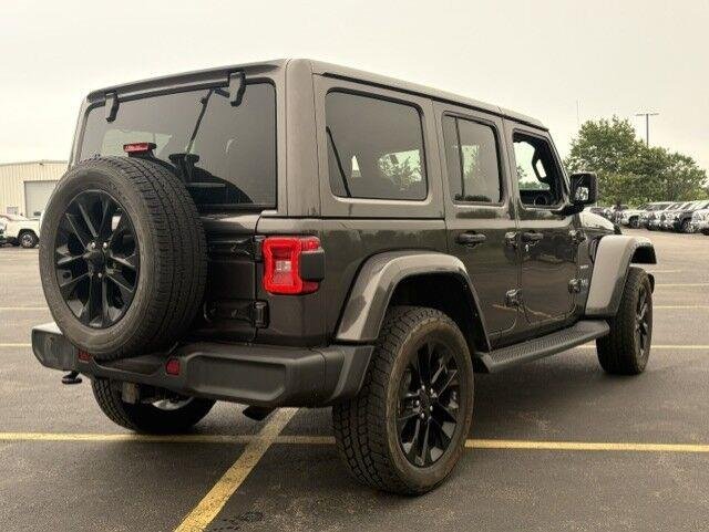 Used 2021 Granite Crystal Metallic Clearcoat Jeep Unlimited Sahara image 14