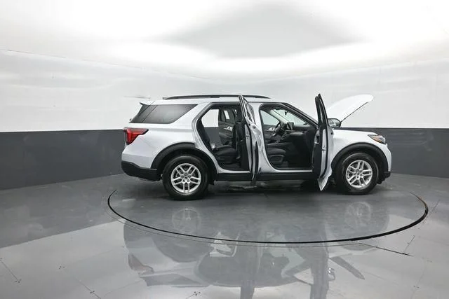 New 2026 Space White Metallic Ford Active image 41