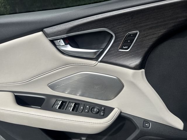 Used 2025  Acura Advance Package image 29