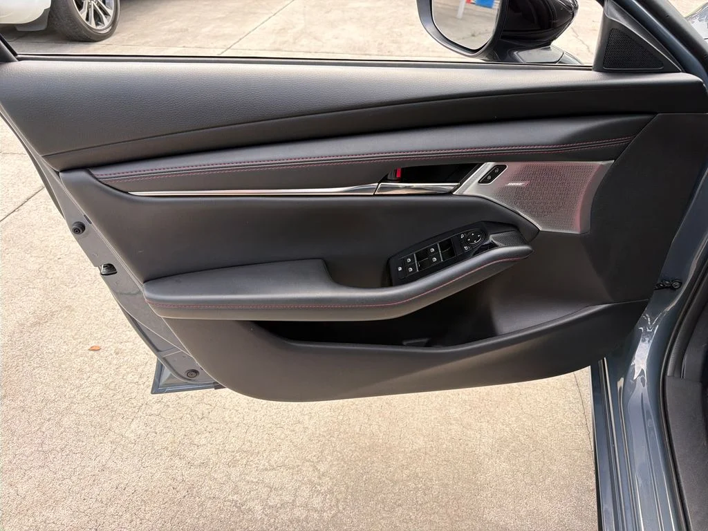 2023 Mazda Mazda3 Carbon Edition - Photo 17