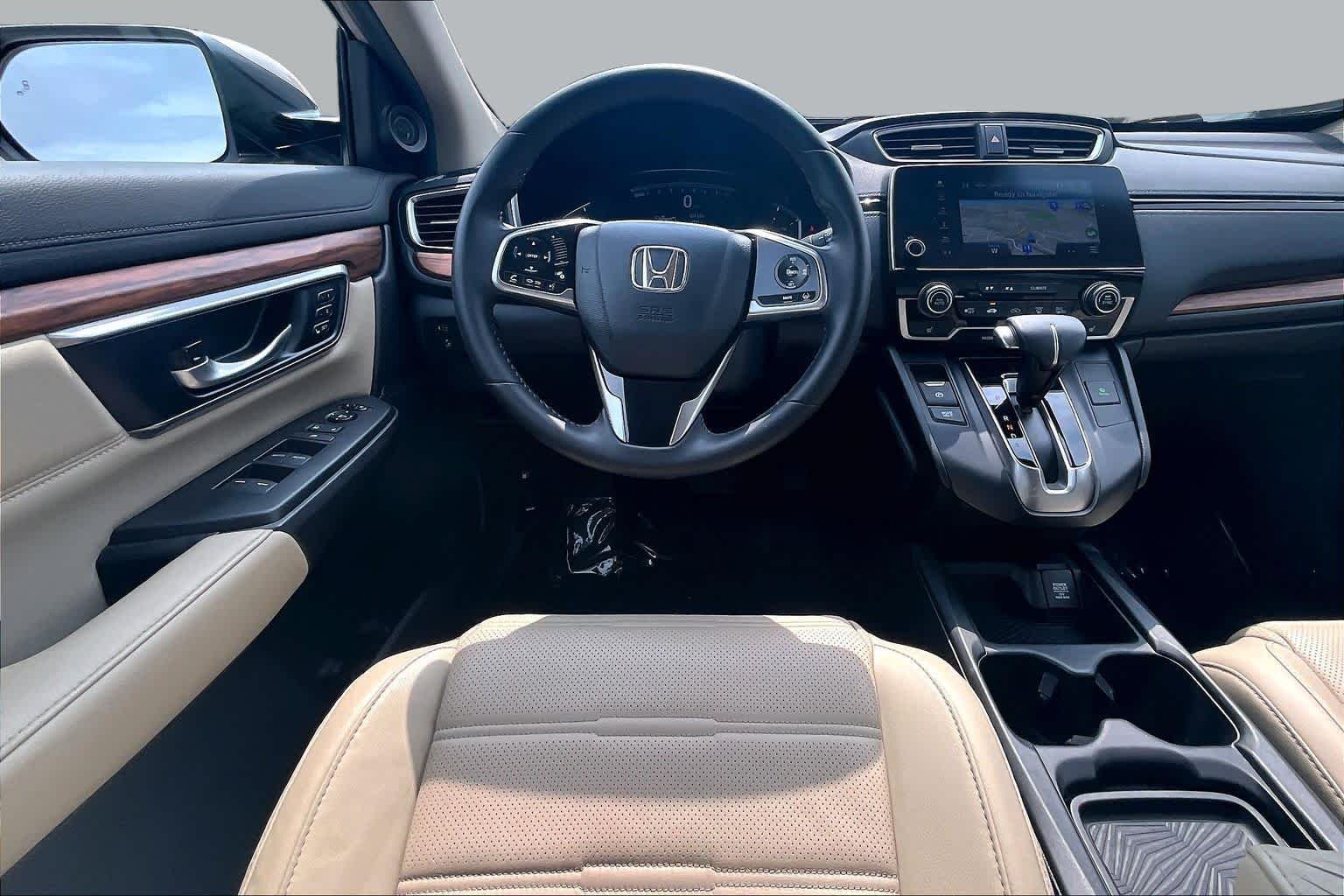 Used 2017 White Diamond Pearl Honda Touring image 6