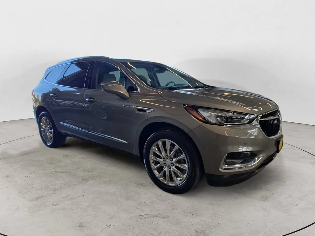 Used 2018 Includes Spectra Gray lower exterior accent color. Buick Premium image 5