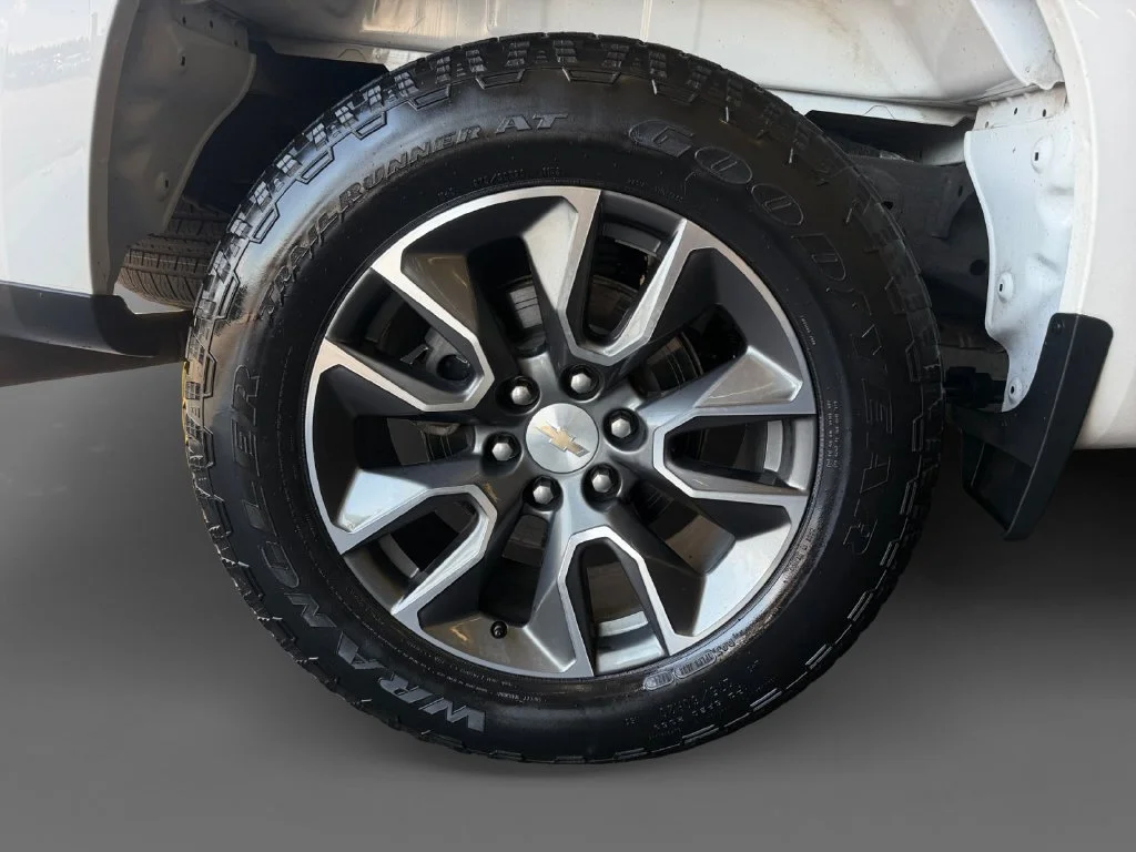 Used 2024 Summit White Chevrolet LT (2FL) image 10