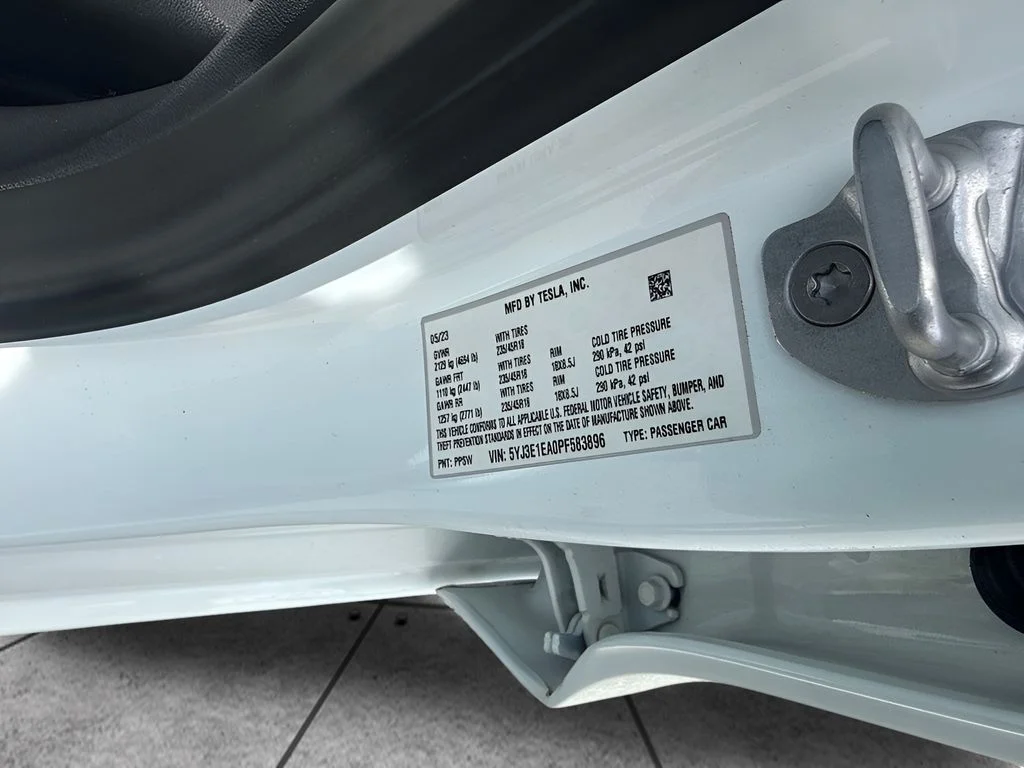 Used 2023 White Tesla Base image 25