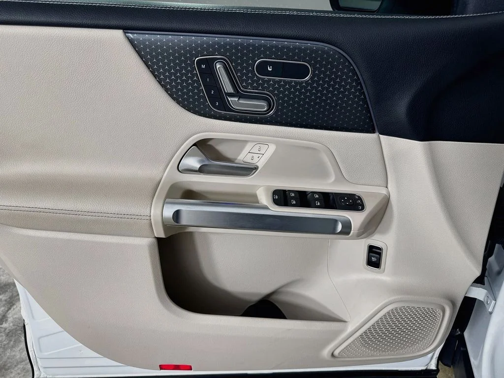 Used 2024 White Mercedes-Benz GLB 250 image 17