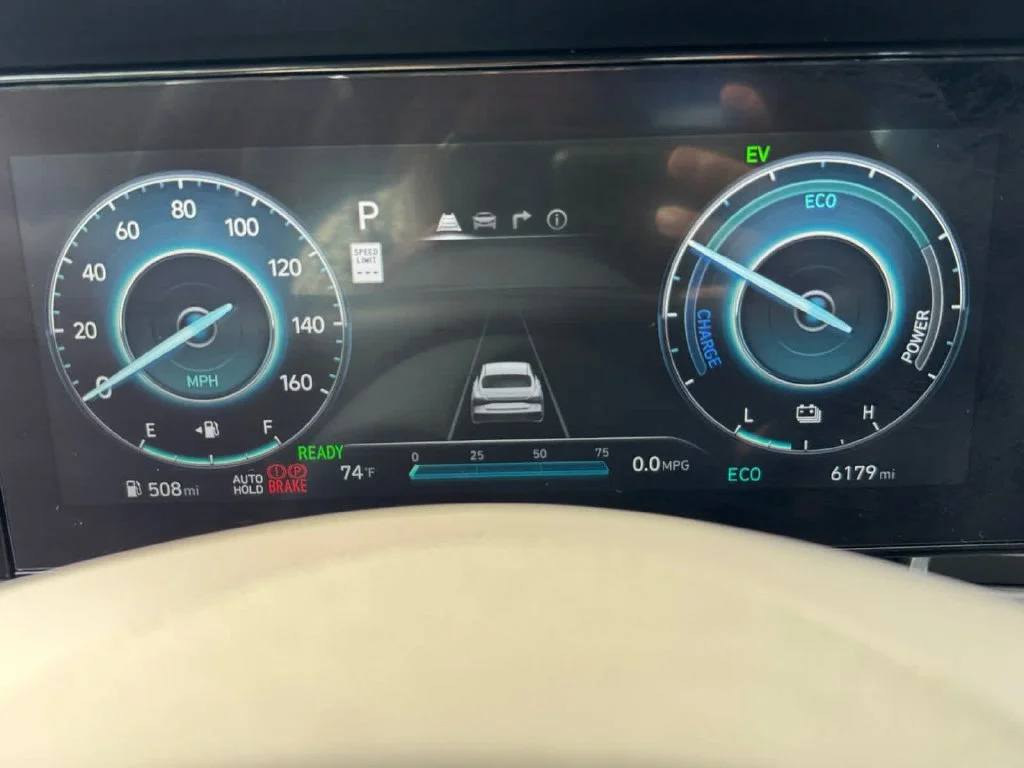 Used 2024 Silver Hyundai Blue image 5