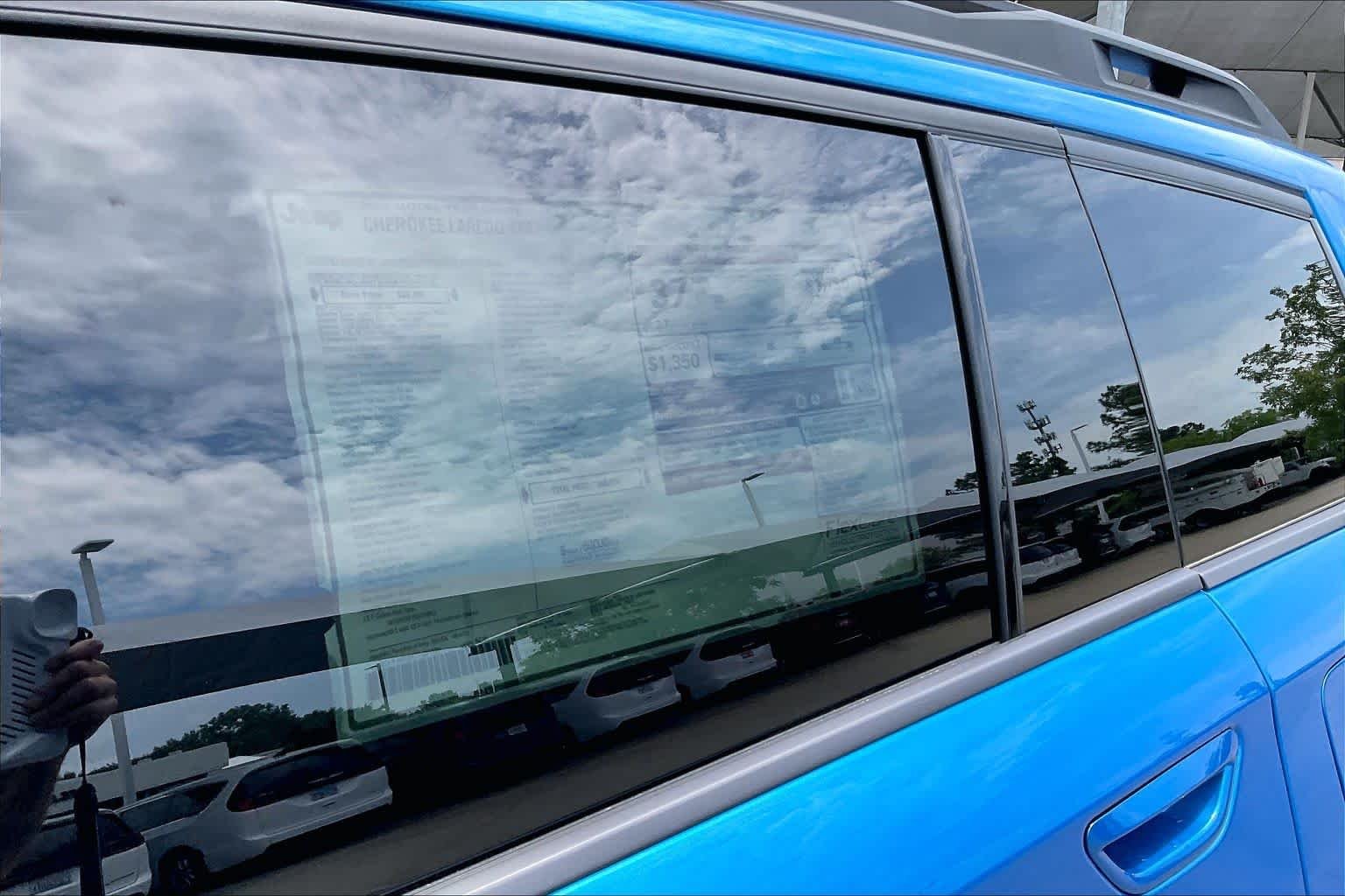 New 2026 Hydro Blue Pearl-Coat Exterior Paint Jeep Laredo image 19