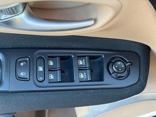 Used 2019 Black Clearcoat Jeep Latitude image 16