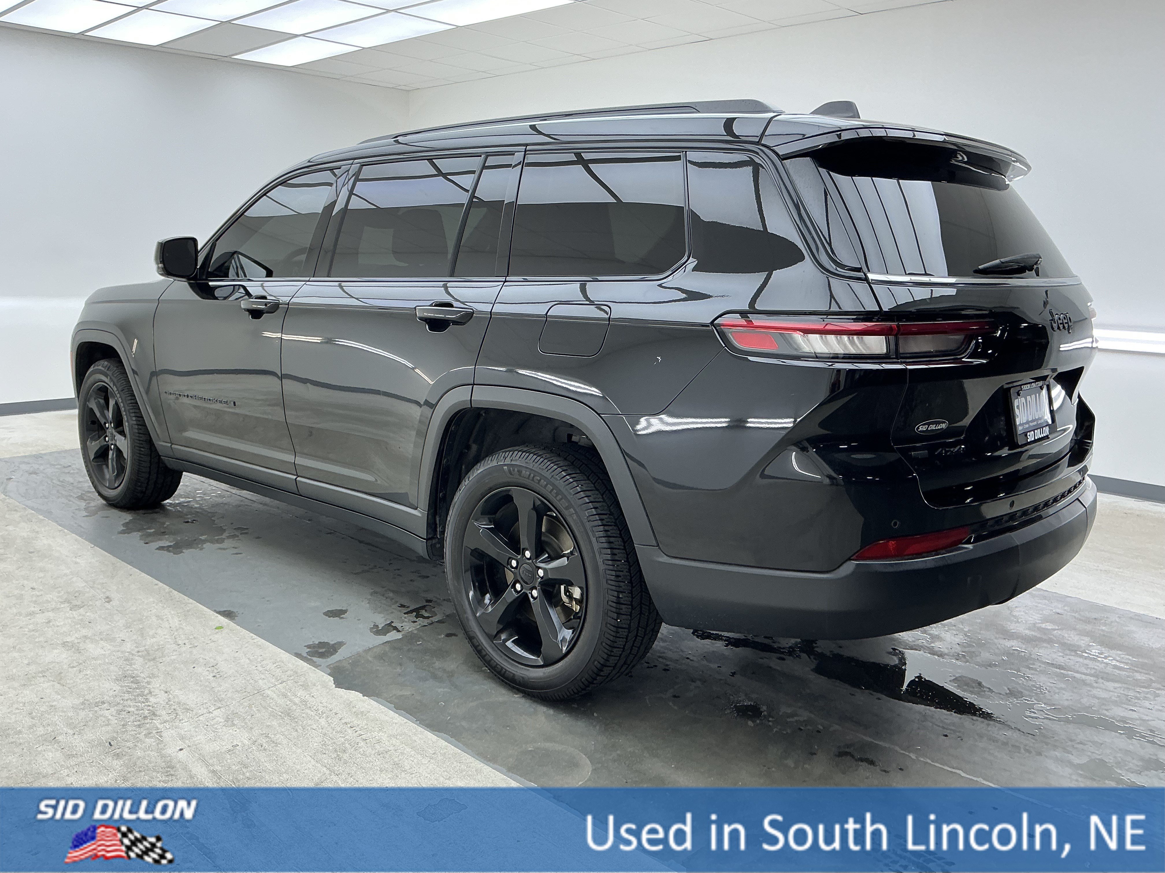 Used 2021 Diamond Black Crystal Pearlcoat Jeep Altitude image 6