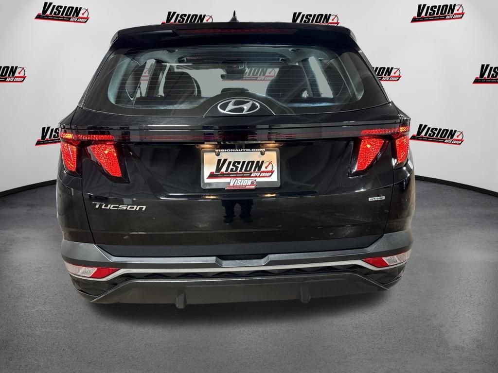 Used 2024 Black Hyundai SE image 4
