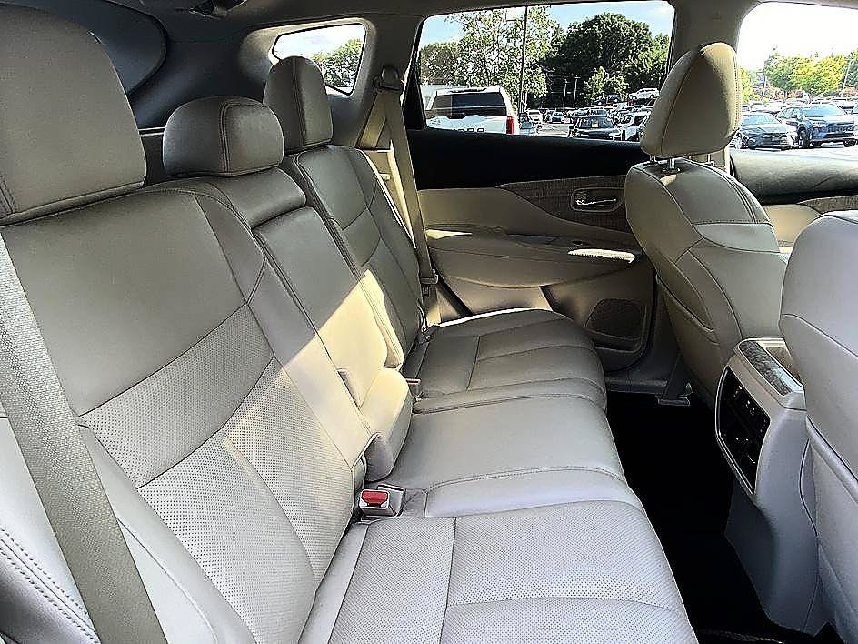 Used 2019 Pearl White Tricoat Nissan SL image 21