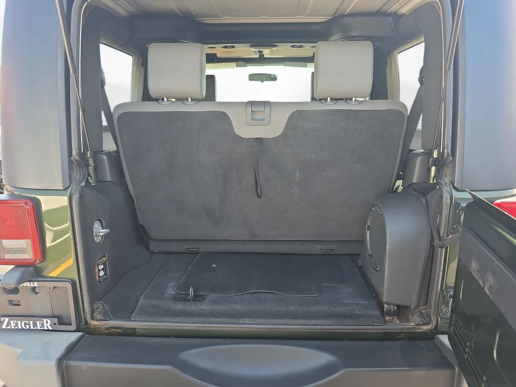 Used 2008 Green Jeep Sahara image 11