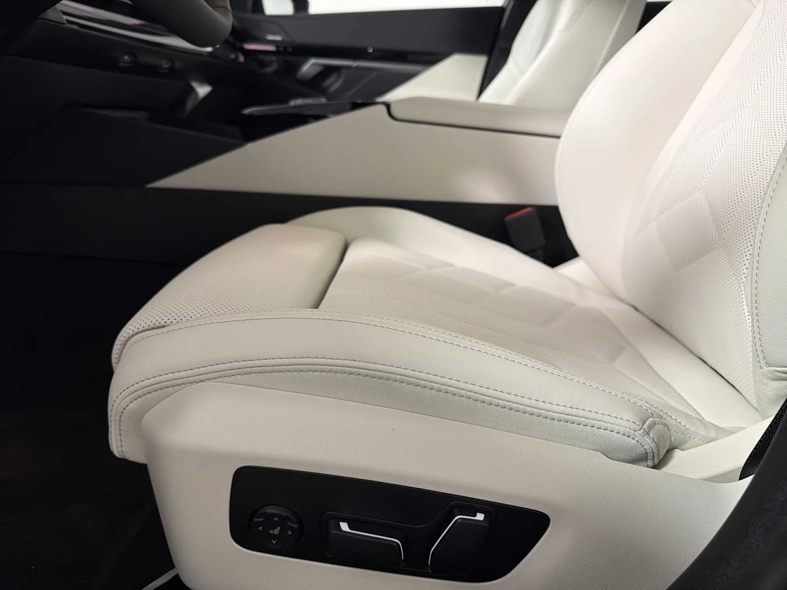 New 2026 Carbon Black Metallic BMW 530i xDrive image 12