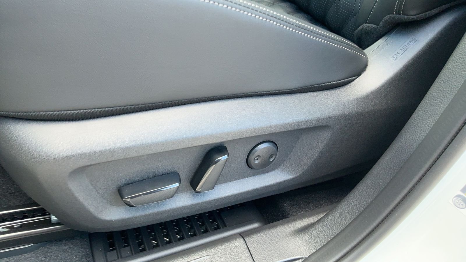 New 2026 White Nissan Platinum image 32