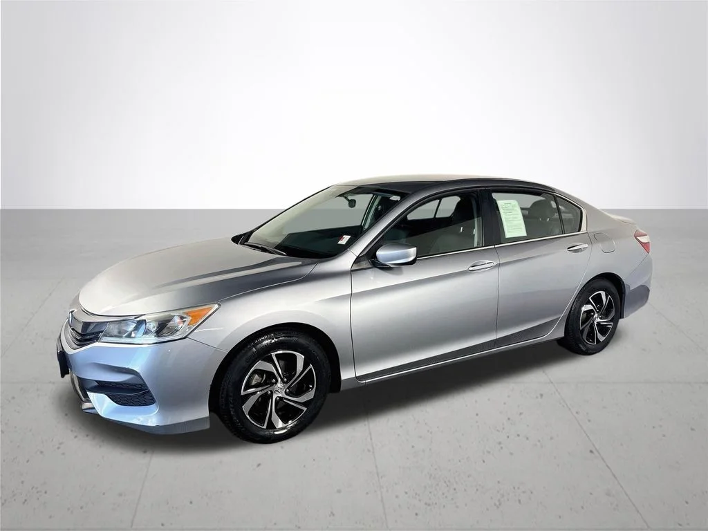 Used 2016 Silver Honda LX image 2