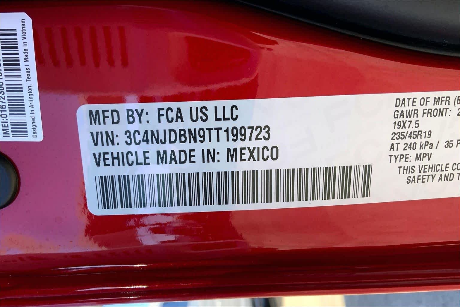 New 2026 Red Hot Pearl-Coat Exterior Paint Jeep Latitude image 18