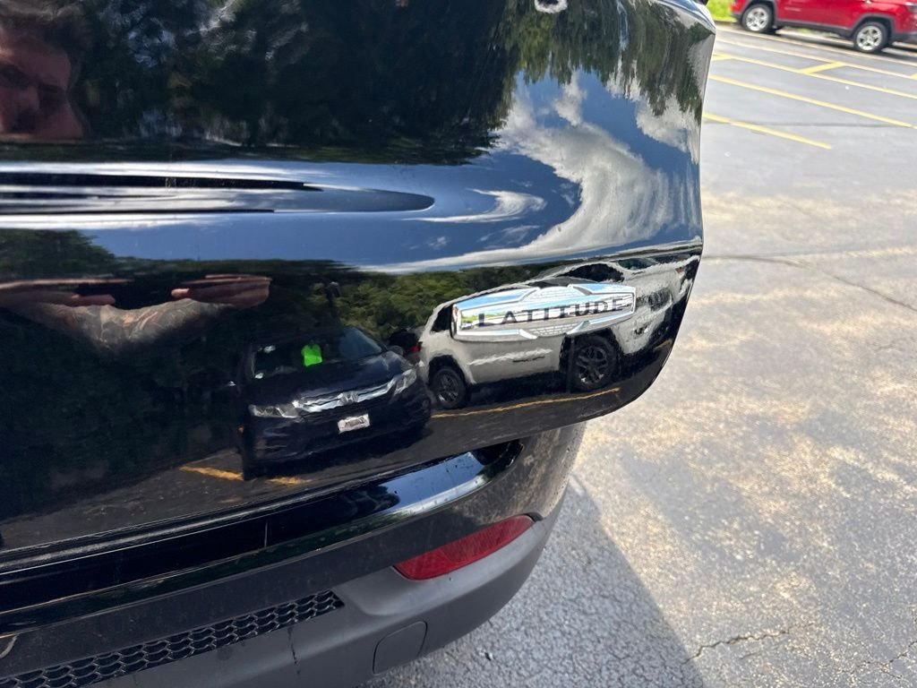 Used 2023 Black Jeep Latitude image 16