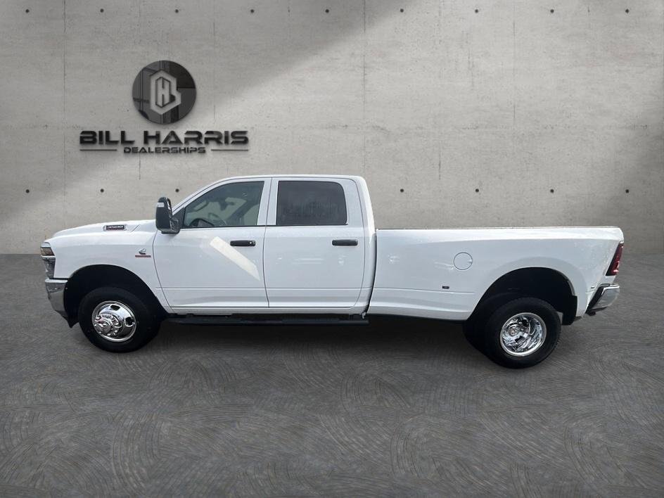New 2026 Bright White Clear-Coat Exterior Paint RAM Tradesman image 9