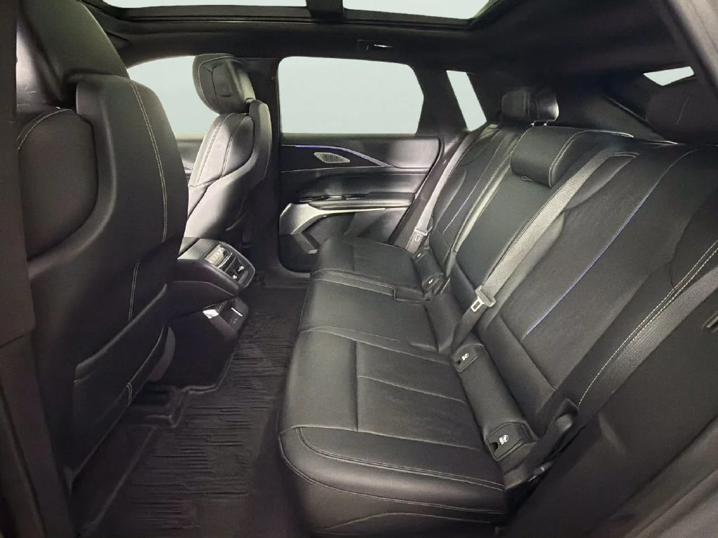 2025 Cadillac LYRIQ Luxury 3 - Photo 31