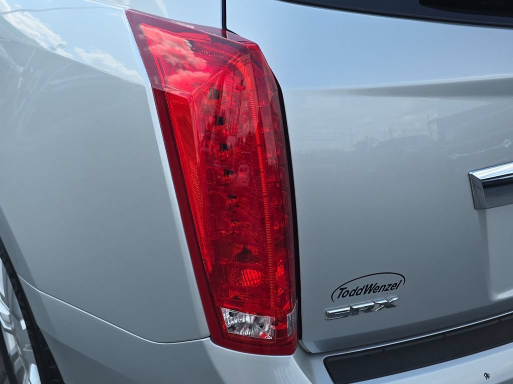 Used 2011 RADIANT SILVER METALLIC Cadillac Base image 32