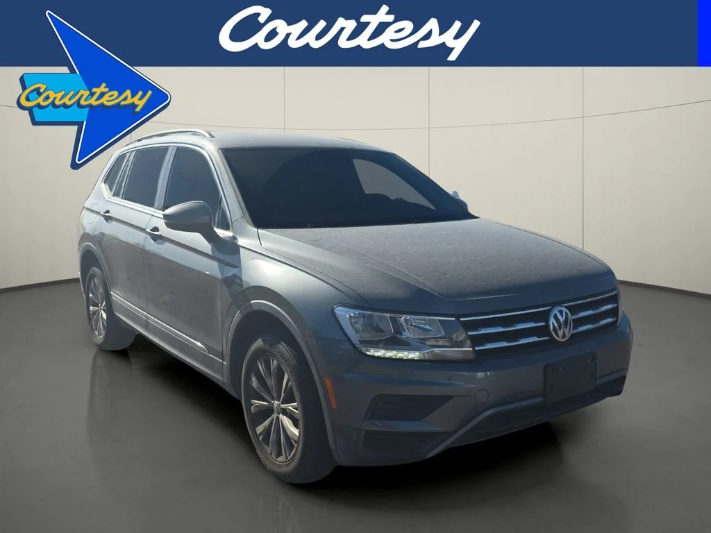 Used 2018 Gray Volkswagen 2.0T SE image 1