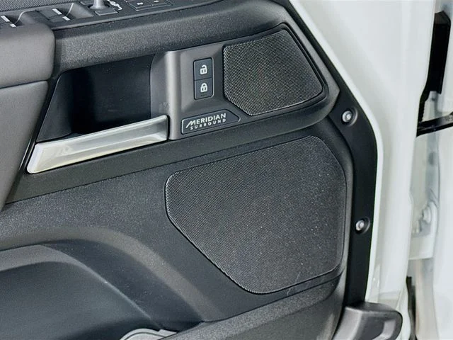 2026 Land Rover Defender V8 - Photo 21