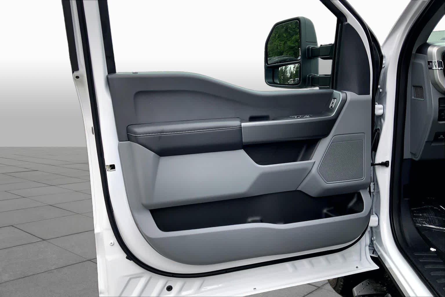 New 2026 Oxford White Ford XL image 11