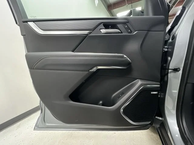 New 2026 Sterling Metallic GMC Elevation image 22