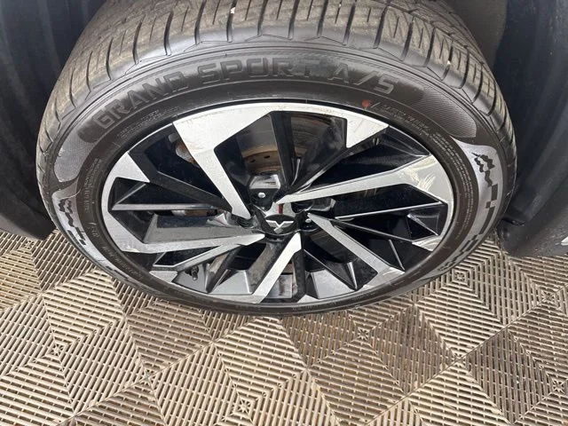 Used 2023  Mitsubishi SE image 28