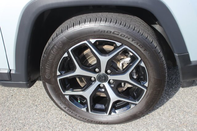 Used 2025 Silver Jeep Limited image 35