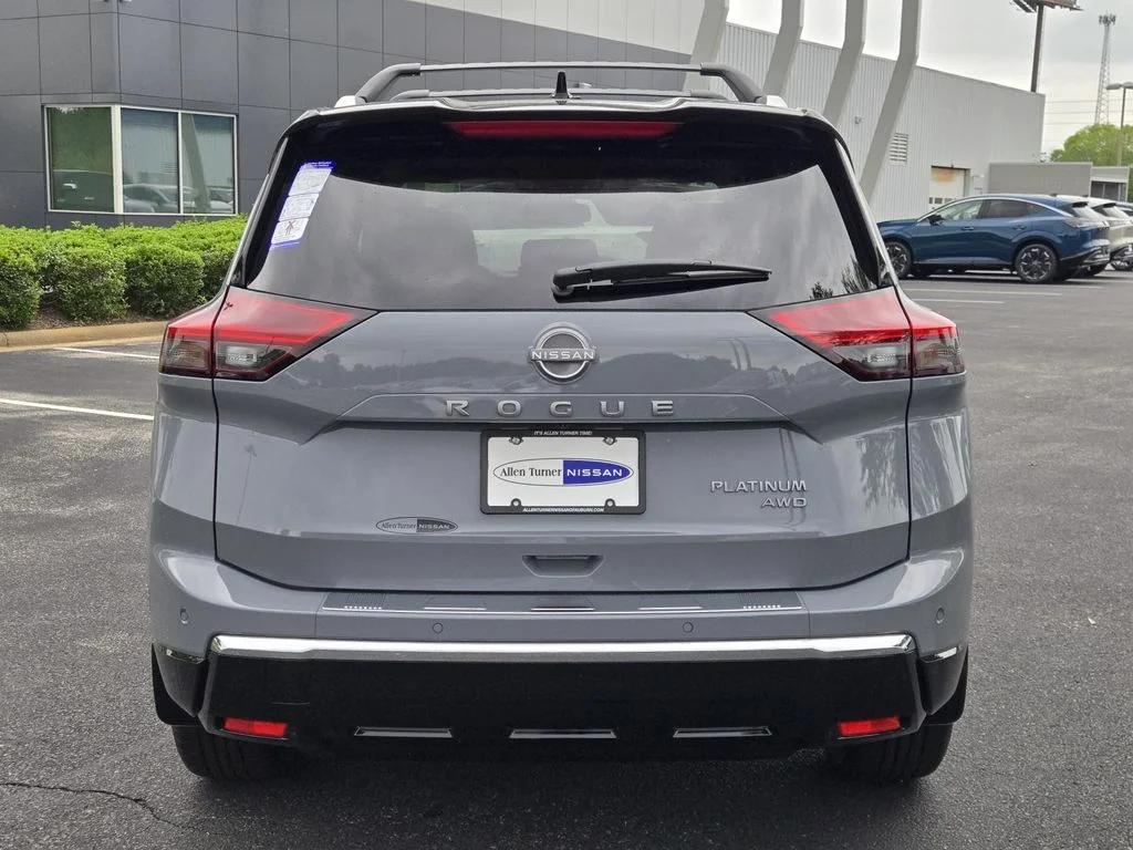 New 2026 Boulder Gray Pearl / Super Black Two-tone Nissan Platinum image 8