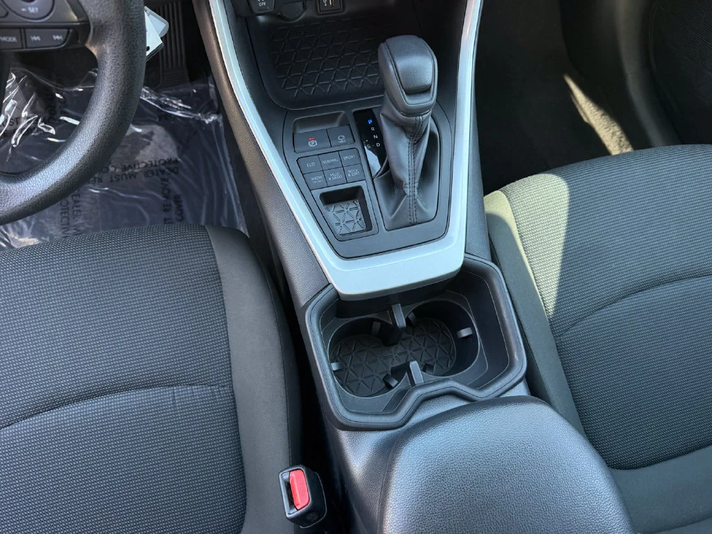 Used 2025  Toyota LE image 24