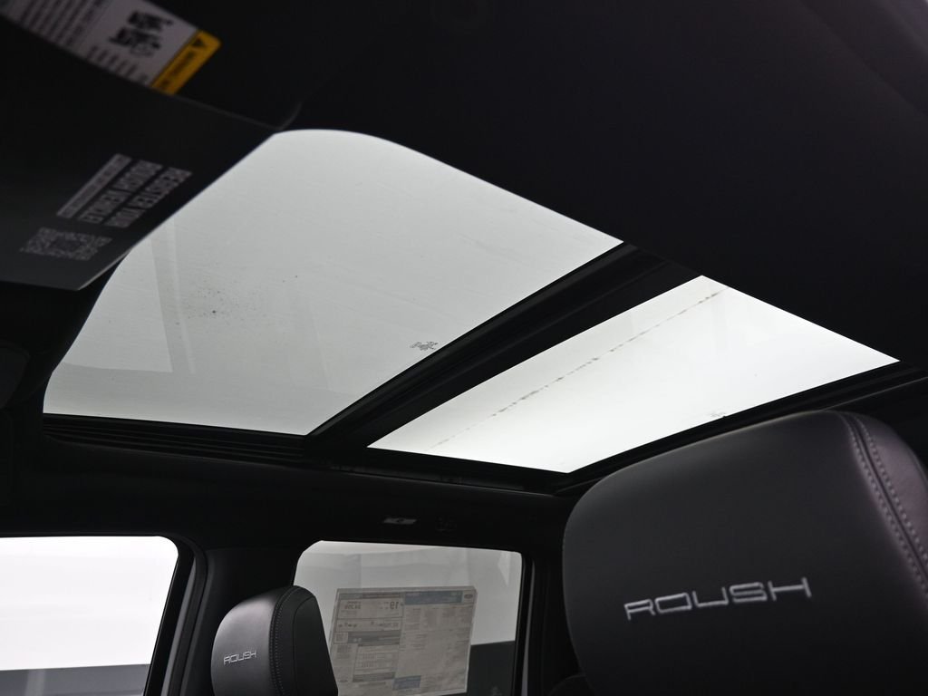 New 2025 Oxford White Ford XLT image 9