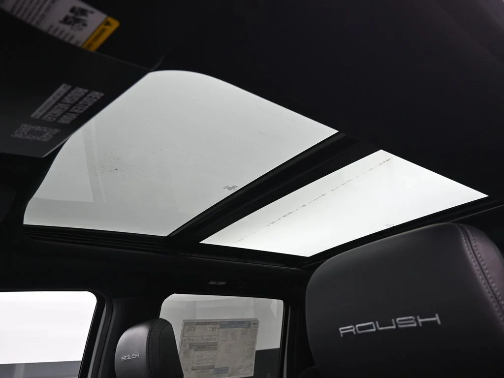 New 2025 Oxford White Ford XLT image 9