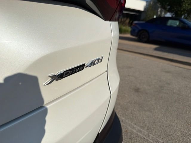 Used 2022 White Metallic BMW xDrive40i image 10